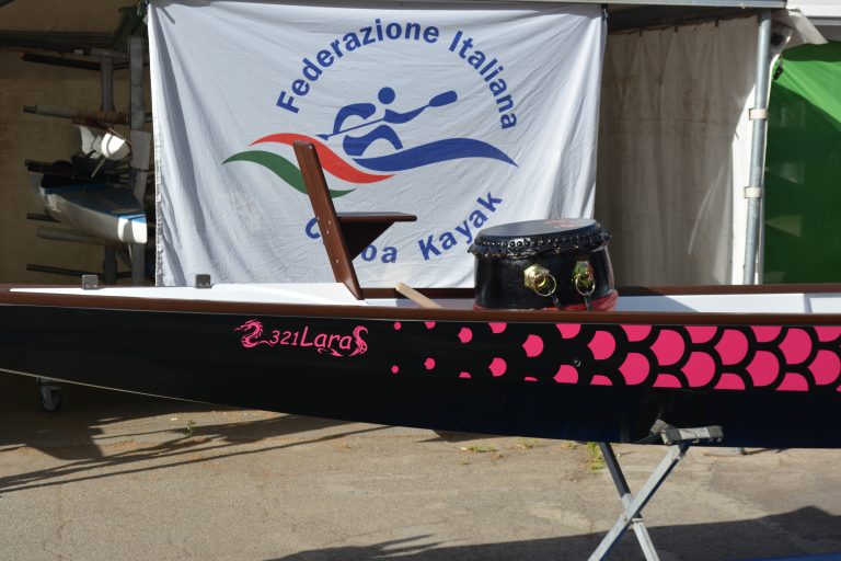 Cerimonia del varo del mini Dragon Boat “321Lara”